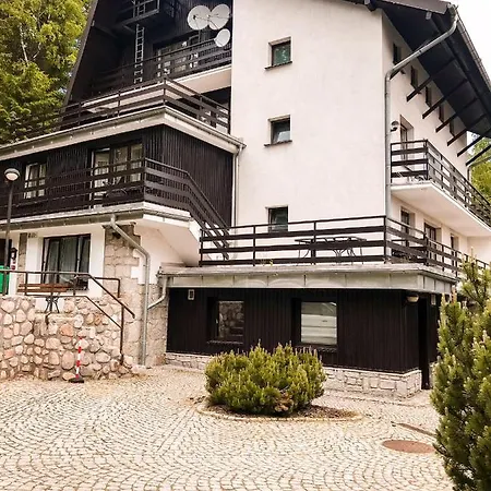 民宿 Pod Skocznia 卡尔帕奇